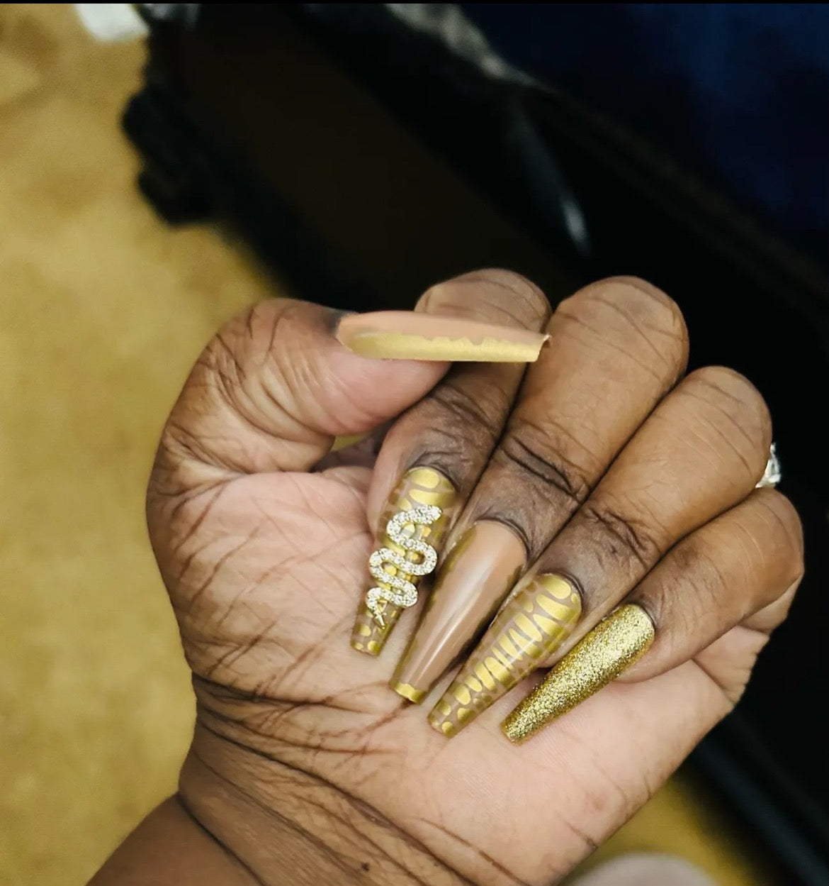 Golden Glitter Press On Nails (24pcs)