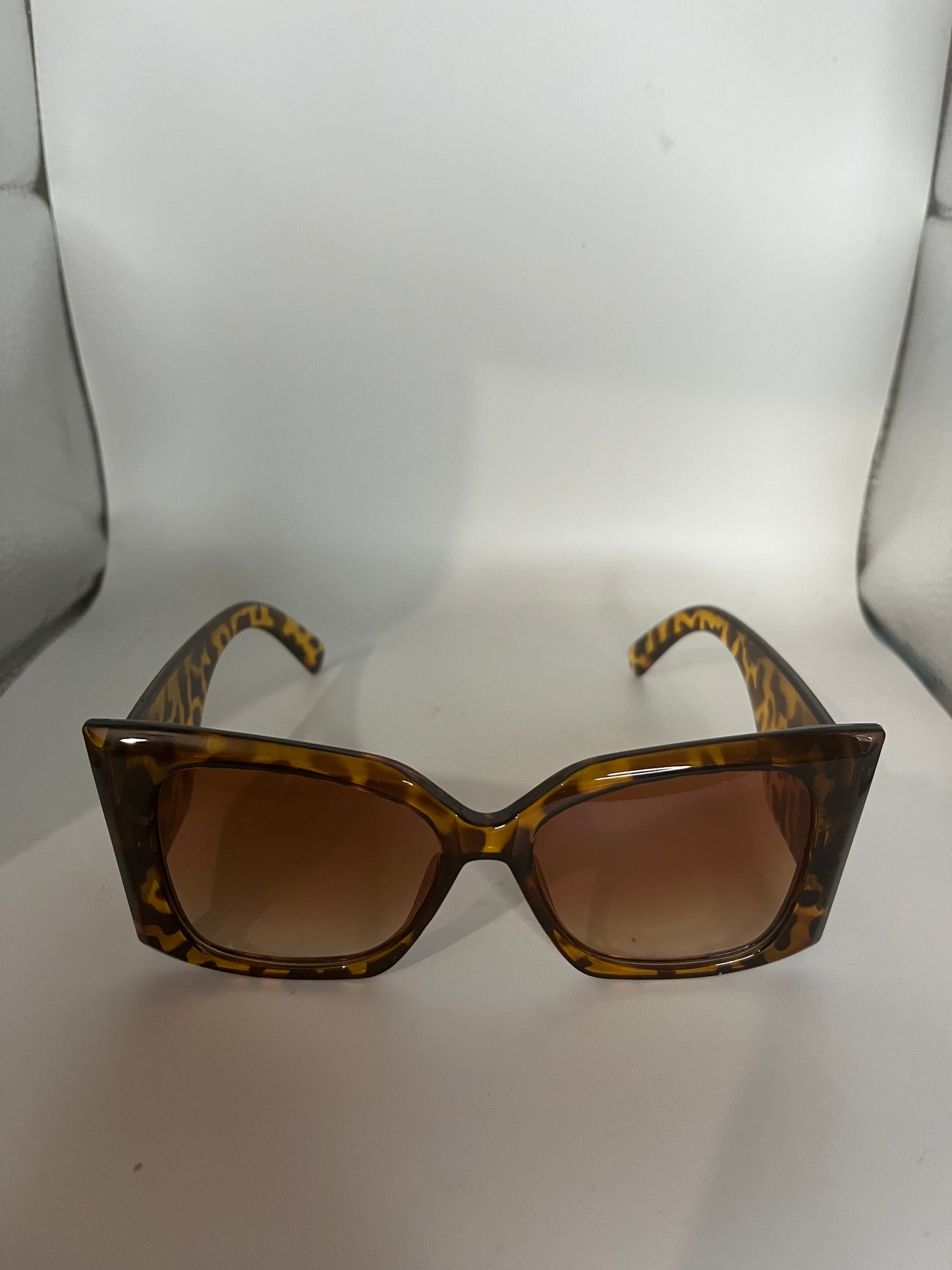 Chic Leopard Sunglasses